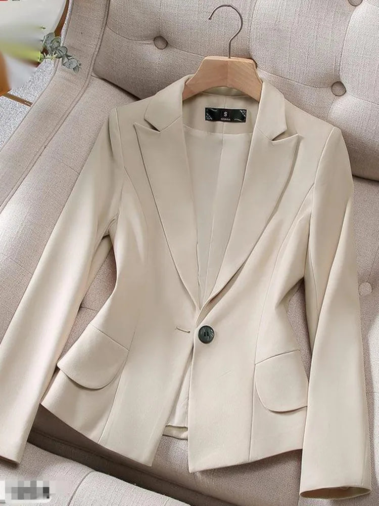 Women's Notched Polyester Full Sleeve Single Breasted Solid Blazer